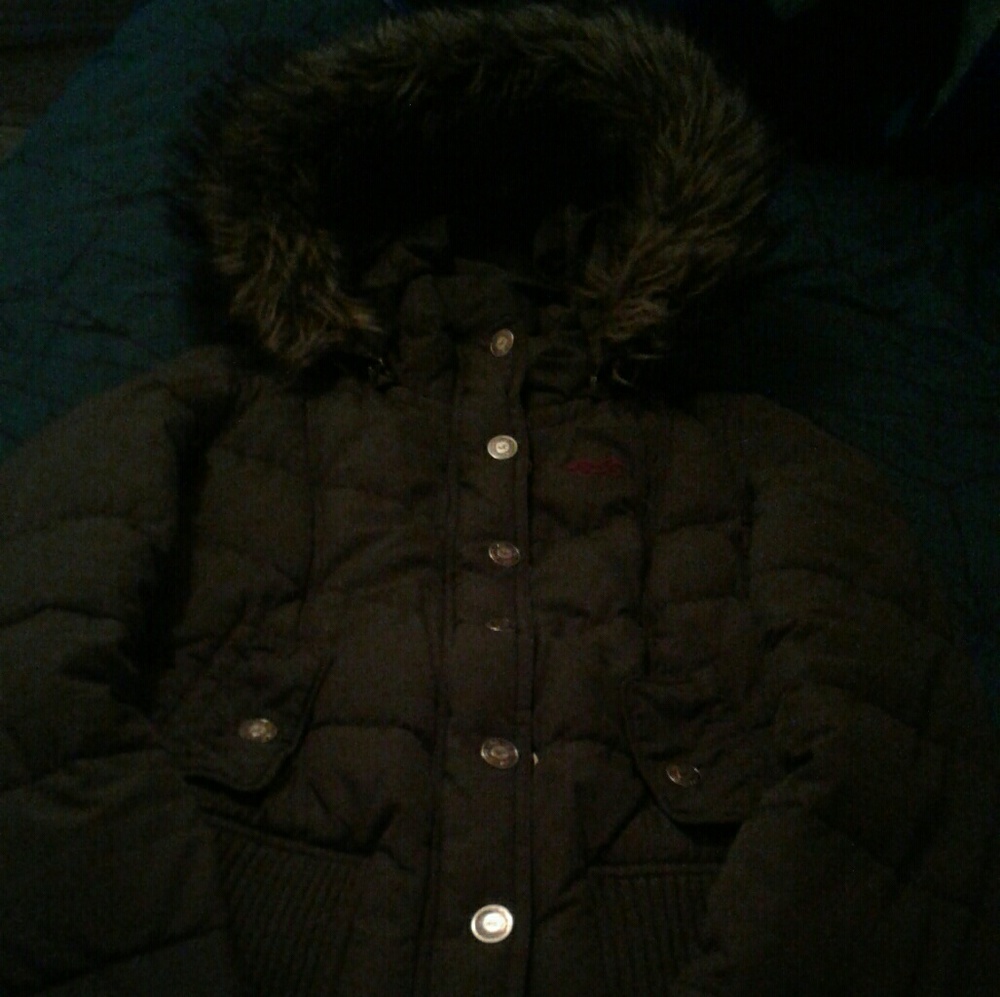 Hollister parka puff jacket with fur trim hood.